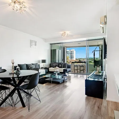 Couture Comfort - Luxe Chanel Themed Apartment Gold Coast Exterior photo