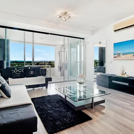 Couture Comfort - Luxe Chanel Themed Apartment Gold Coast Exterior photo